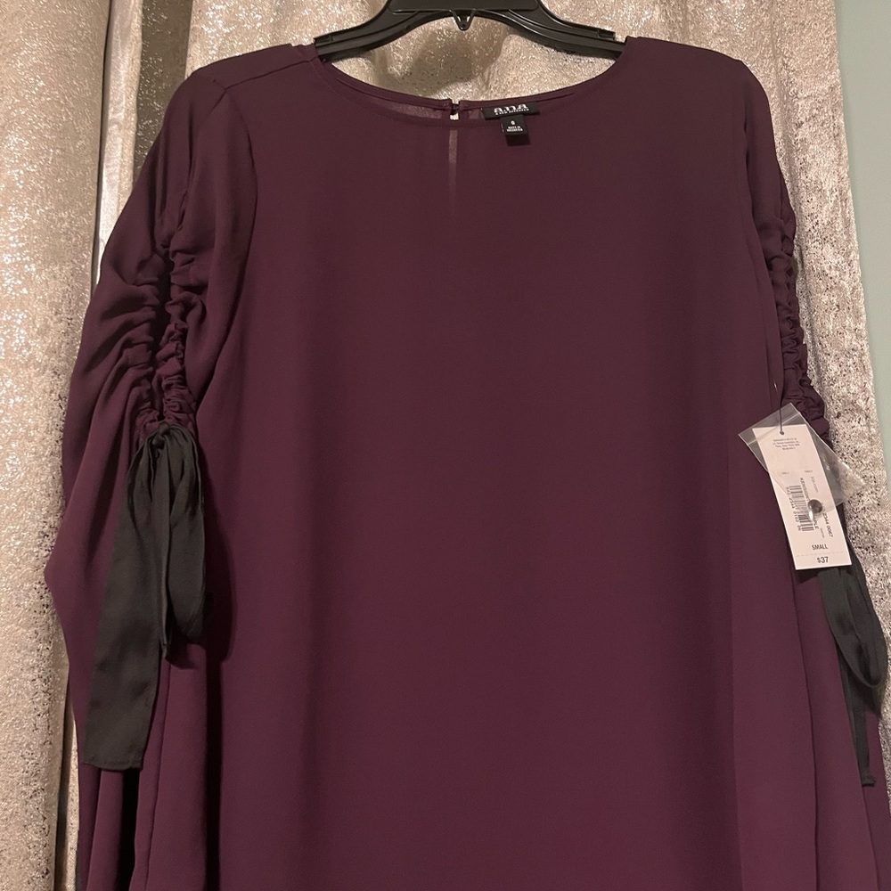 Ana brand. Very good quality. Crutches peek a boo on the sleeves.